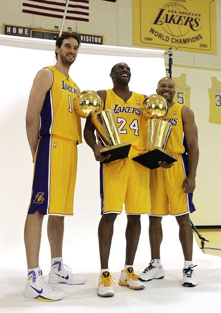 完成梅开二 完成梅开二