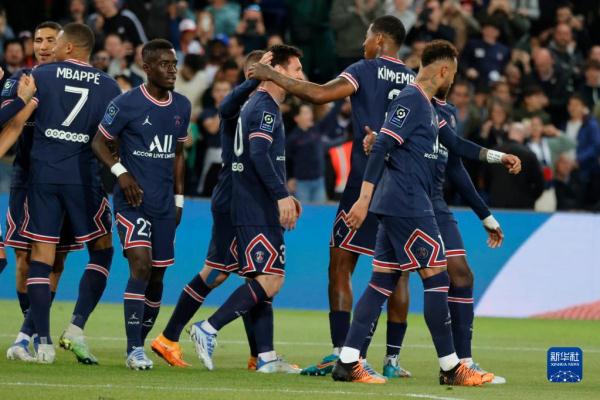 自然而然地 自然而然地