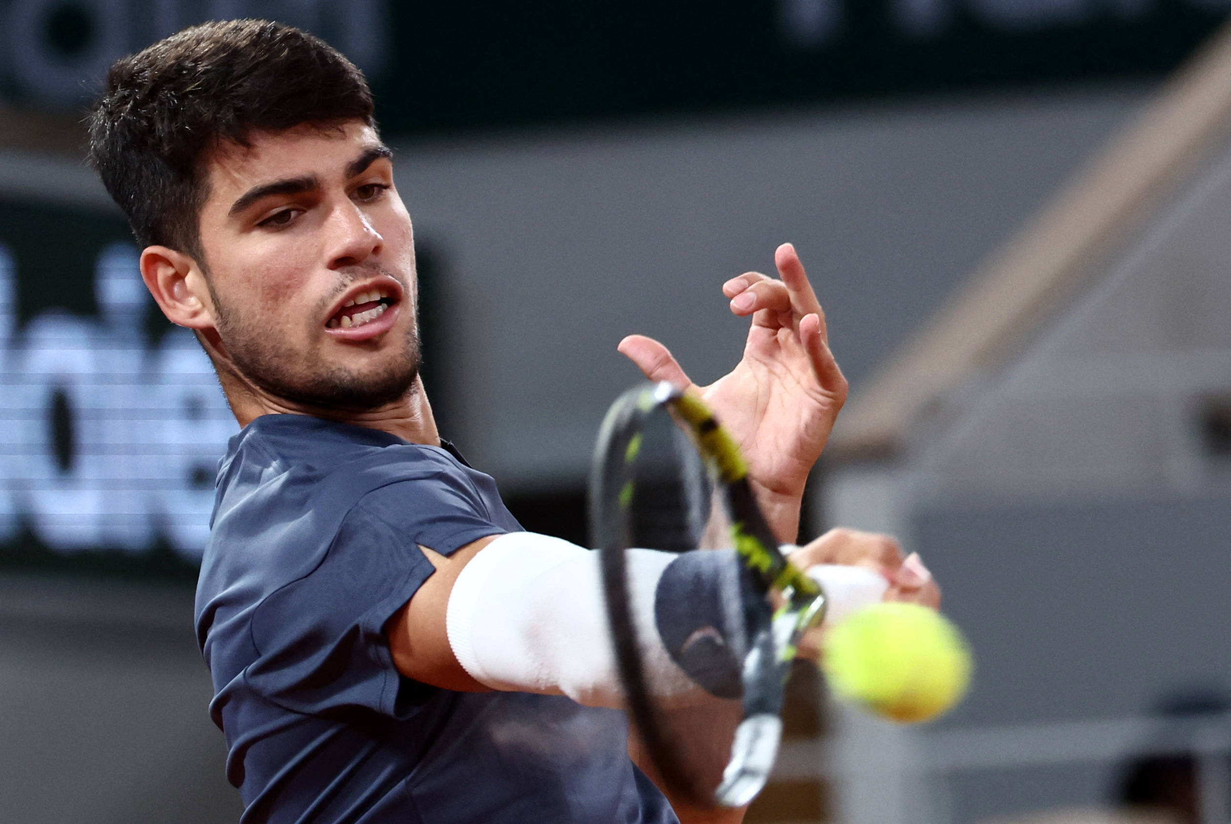 逼近曼城的 逼近曼城的